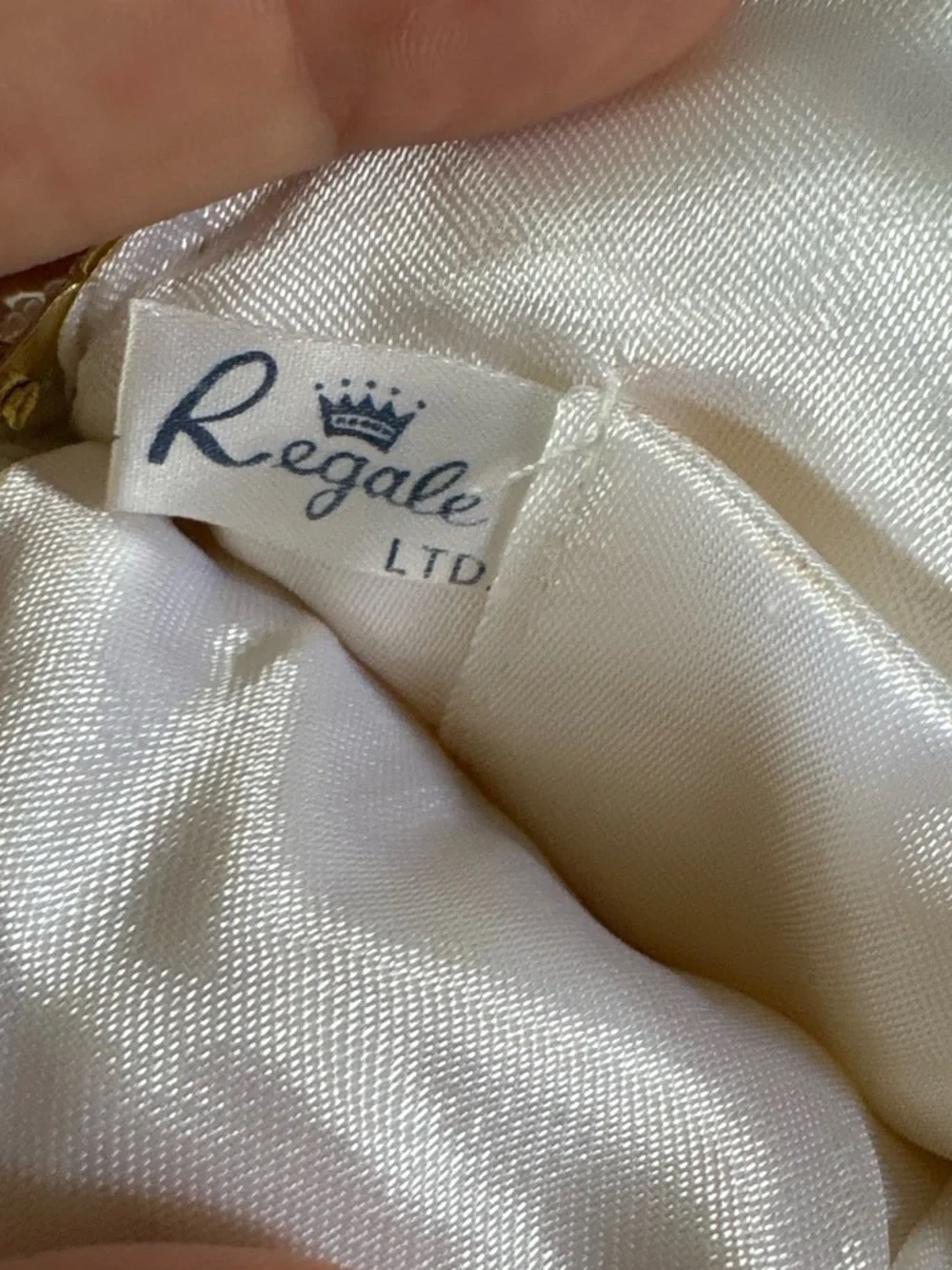La Regale White Beaded Floral Clutch with Gold Chain